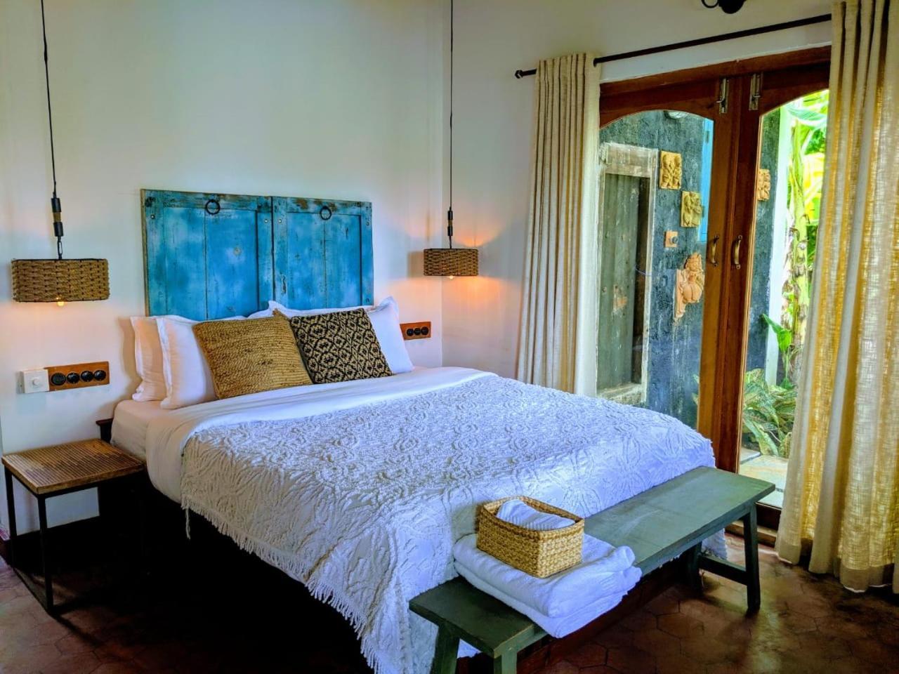 Sunsets And Palm Trees Bed and Breakfast Alappuzha Exteriör bild