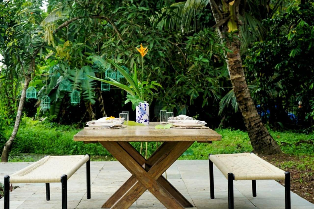 Sunsets And Palm Trees Bed and Breakfast Alappuzha Exteriör bild