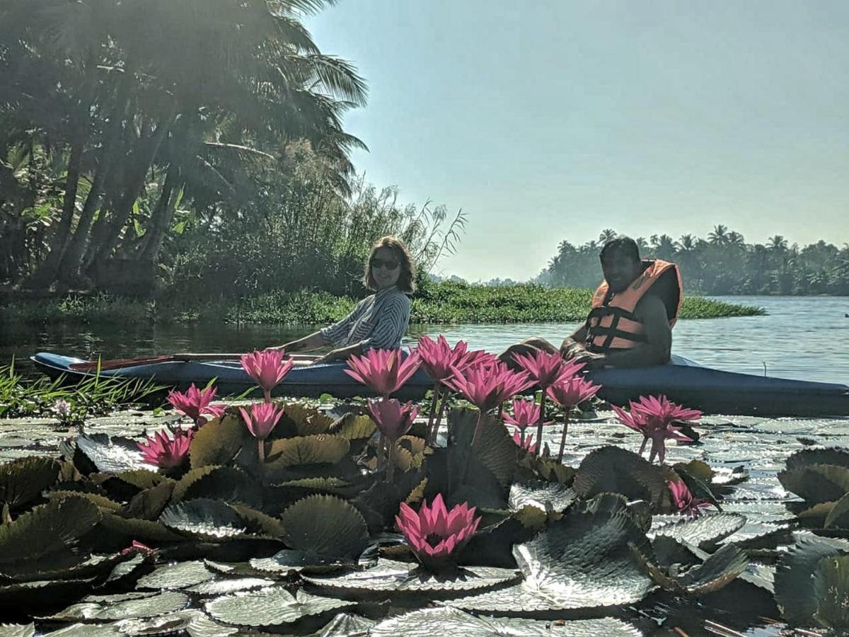Sunsets And Palm Trees Bed and Breakfast Alappuzha Exteriör bild