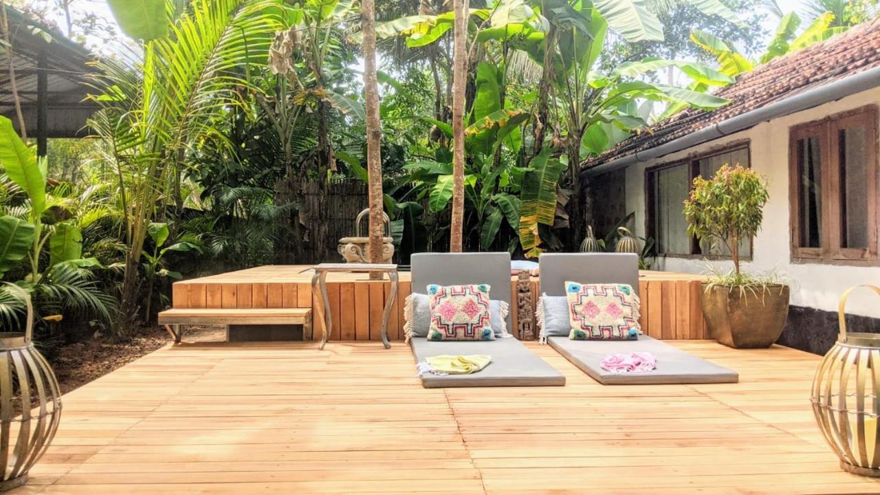Sunsets And Palm Trees Bed and Breakfast Alappuzha Exteriör bild