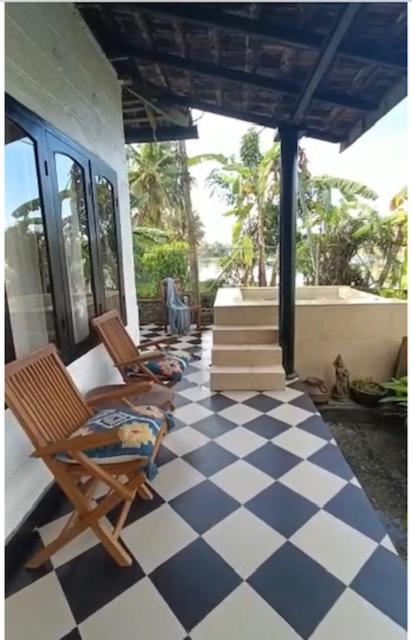 Sunsets And Palm Trees Bed and Breakfast Alappuzha Exteriör bild