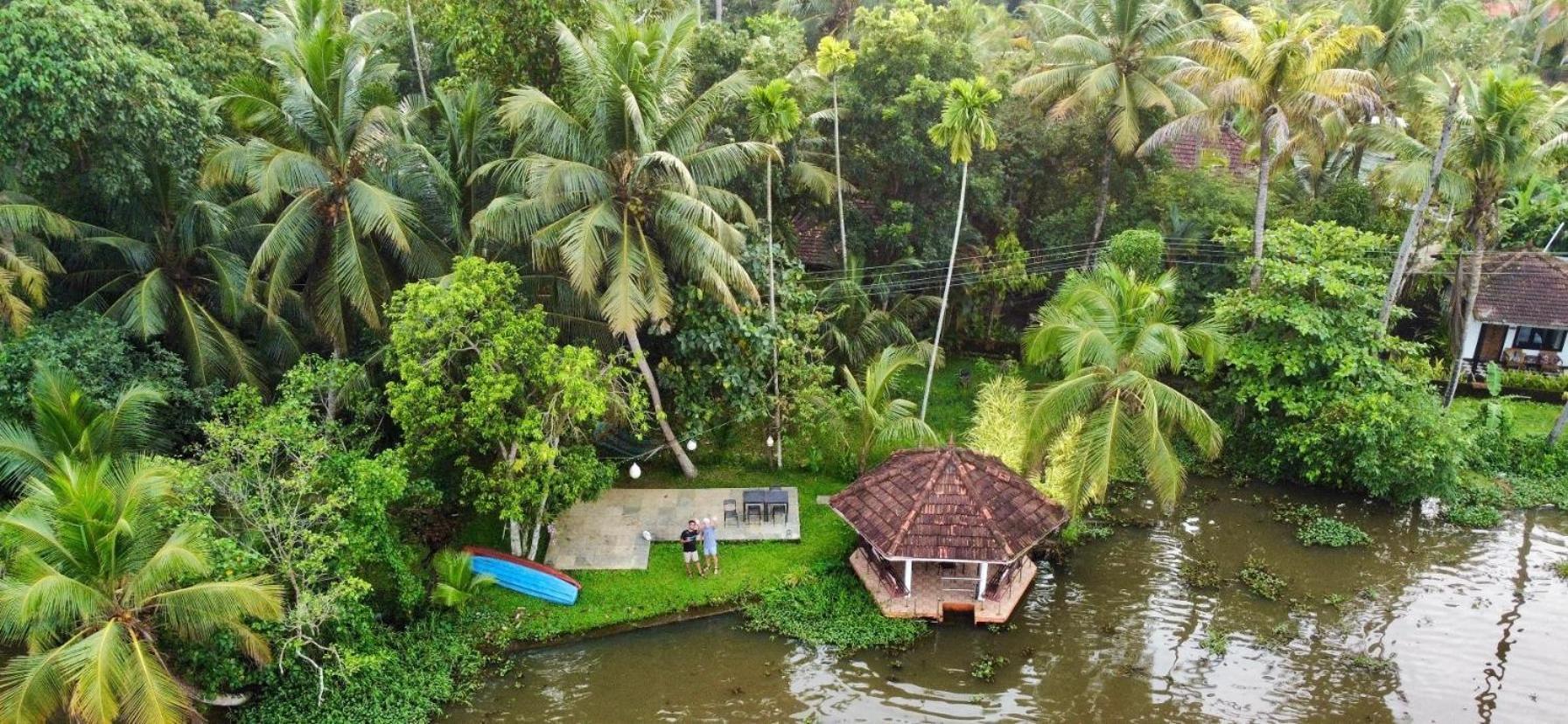 Sunsets And Palm Trees Bed and Breakfast Alappuzha Exteriör bild
