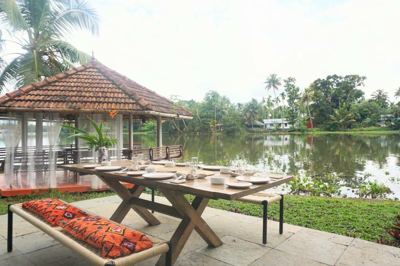 Sunsets And Palm Trees Bed and Breakfast Alappuzha Exteriör bild